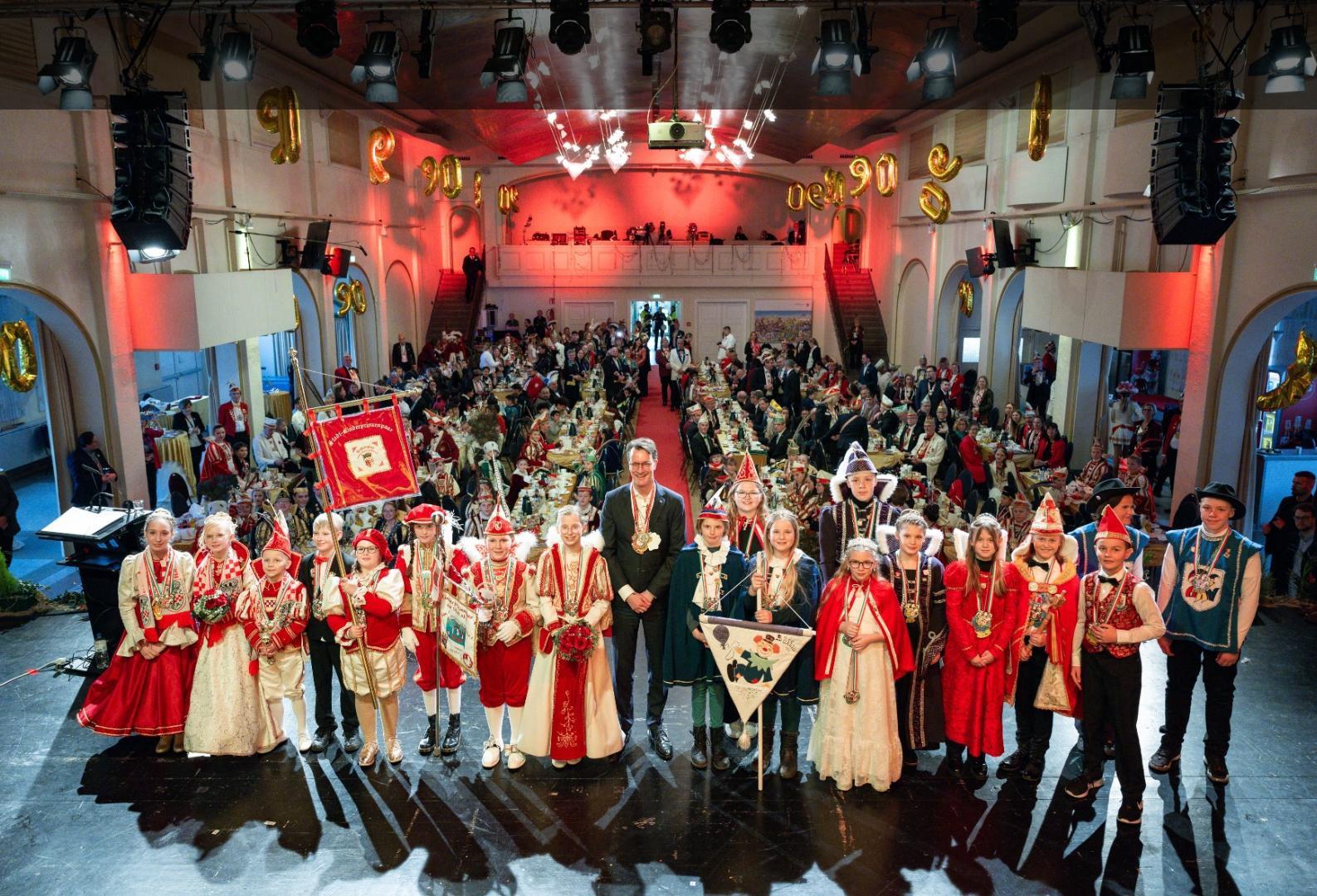 Prinzessinnen Mia und Enie erhalten Karnevalsorden des Landes NRW