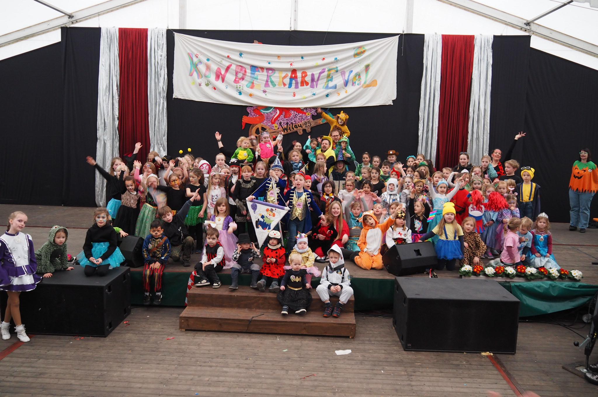 Volles Zelt beim Kinderkarneval – Nils und Ole Möllers sind das Prinzenpaar 2025