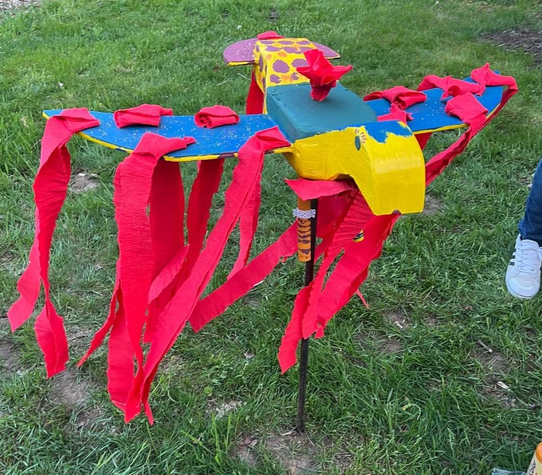 Der Vogel ist geschmückt!