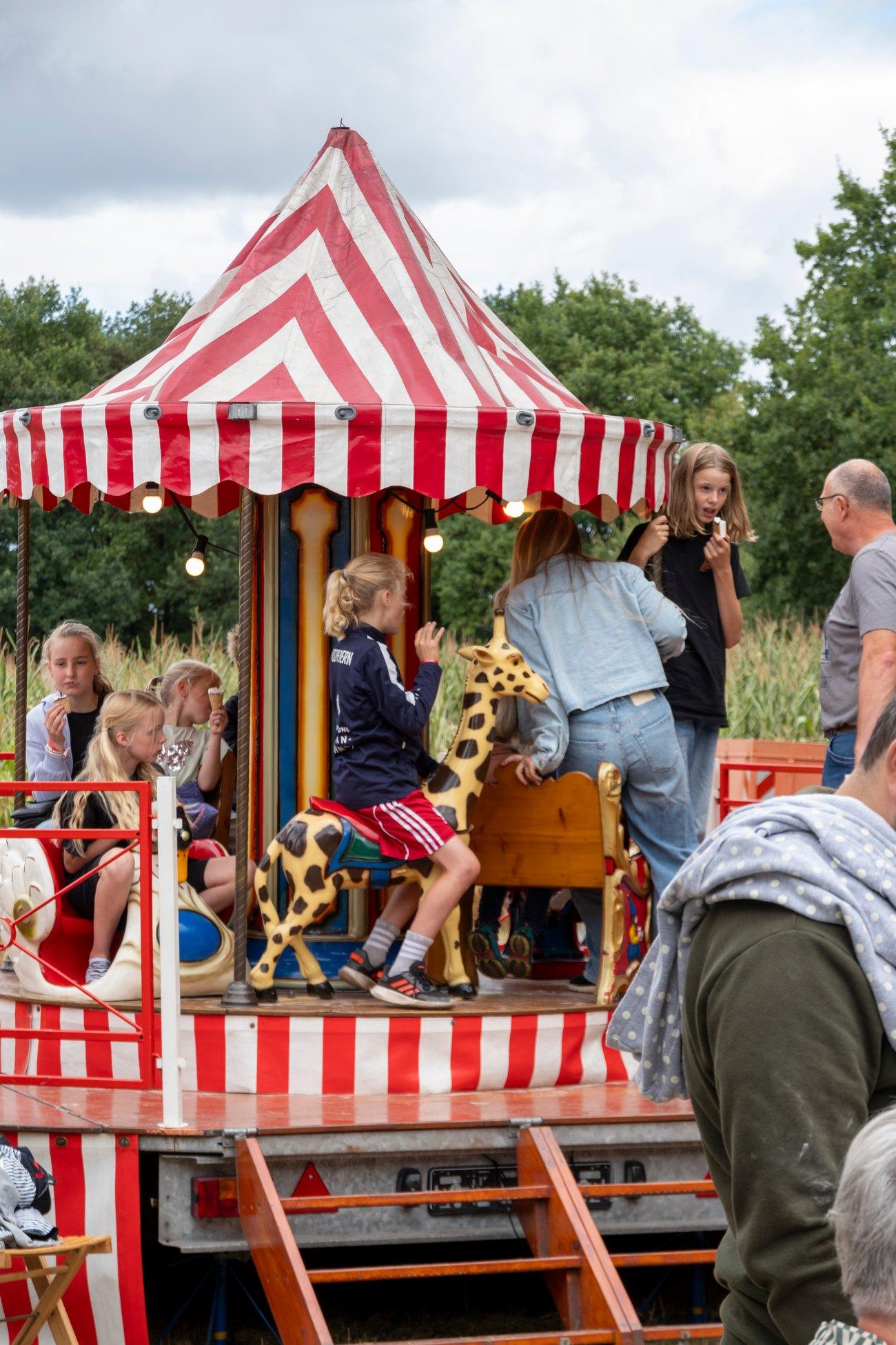 Kinderfest und Busch aufräumen